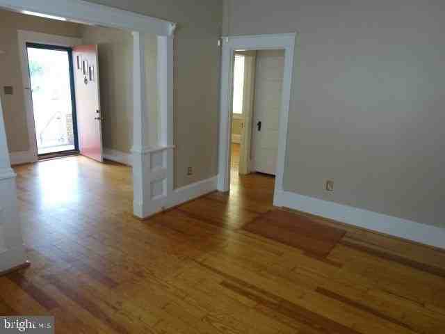 411 Pelham St - Photo 3 of 33
