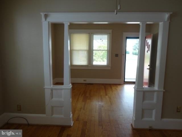 411 Pelham St - Photo 4 of 33