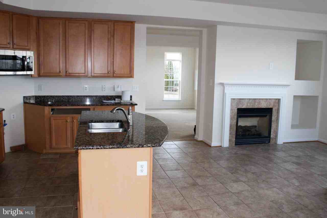 13570 Village Green Dr - Photo 5 of 18