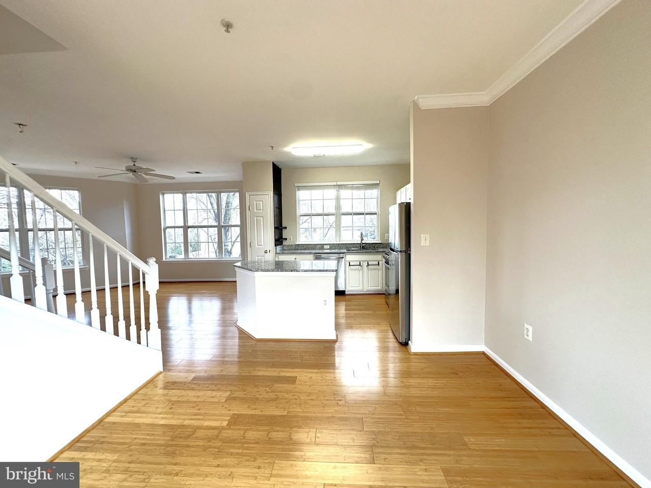 21798 Jarvis Sq - Photo 7 of 29