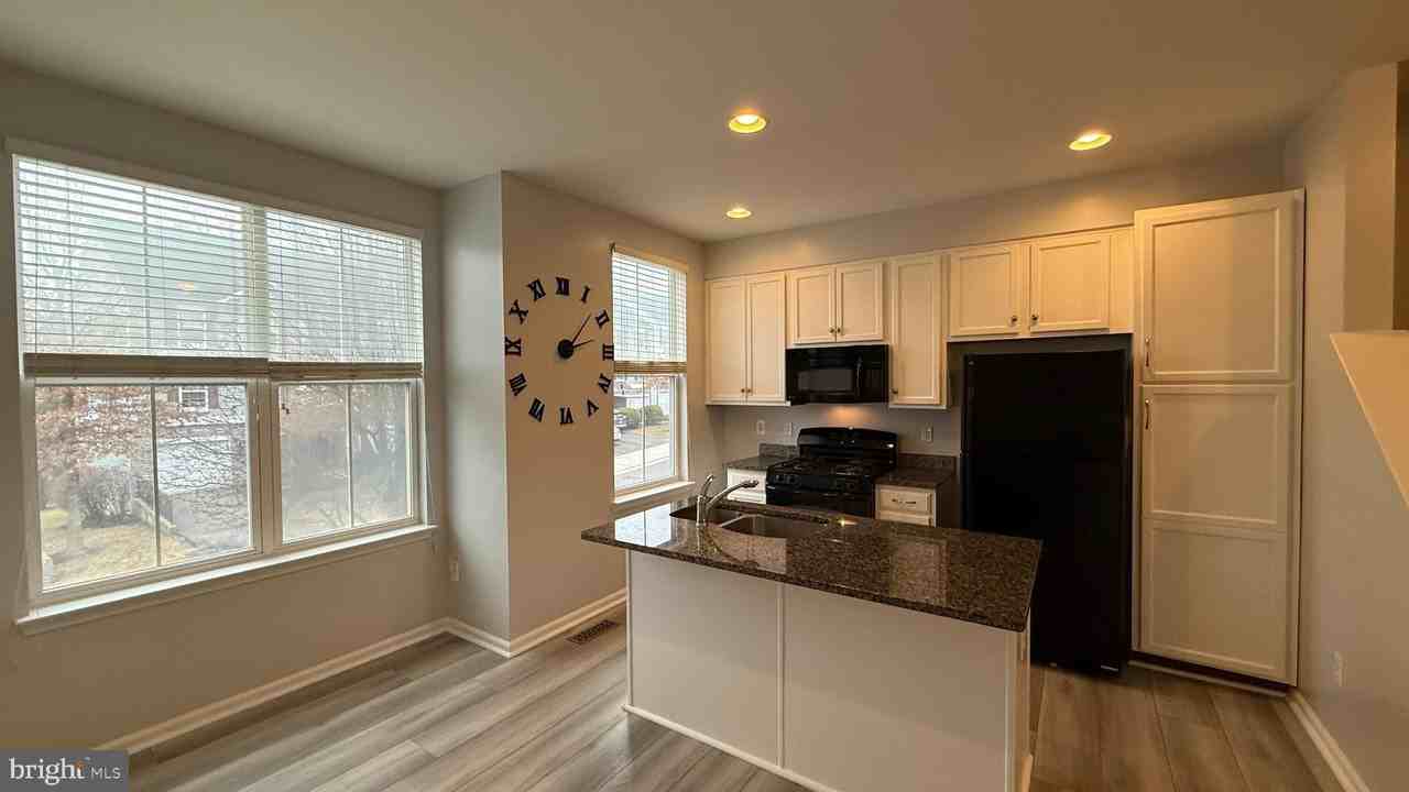 2901 Chinkapin Oak Ln - Photo 3 of 17