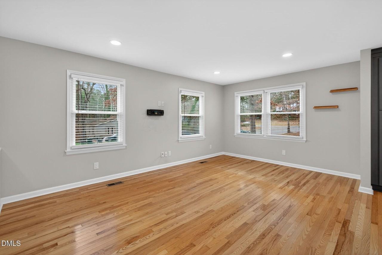 1112 Stonehedge Ave - Photo 2 of 50