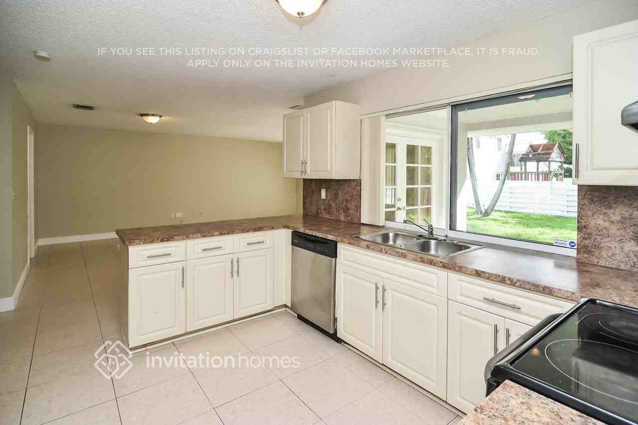 14655 Sw 139th Ct - Photo 7 of 19