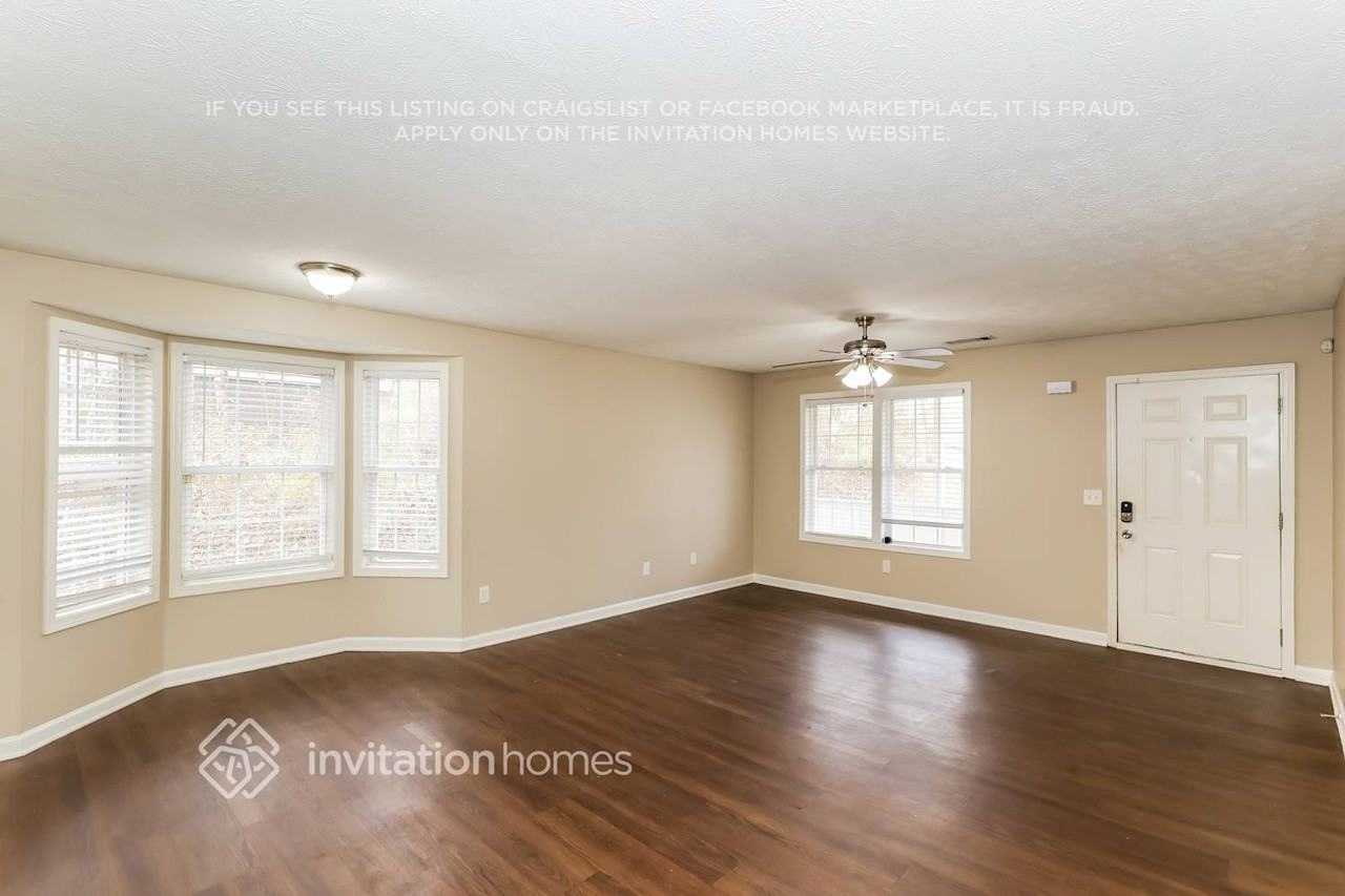 8945 Ochil Ln - Photo 6 of 17