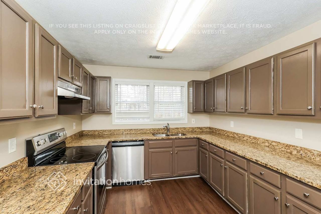 8945 Ochil Ln - Photo 7 of 17