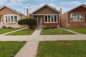 featured image of 5047 S Leclaire Ave