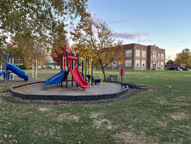 210 Kiick St - Photo 3 of 28