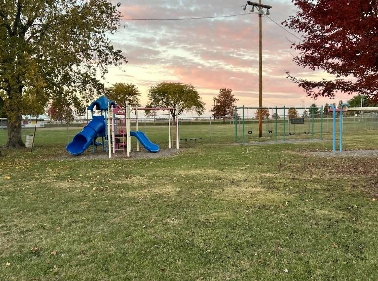 210 Kiick St - Photo 5 of 28