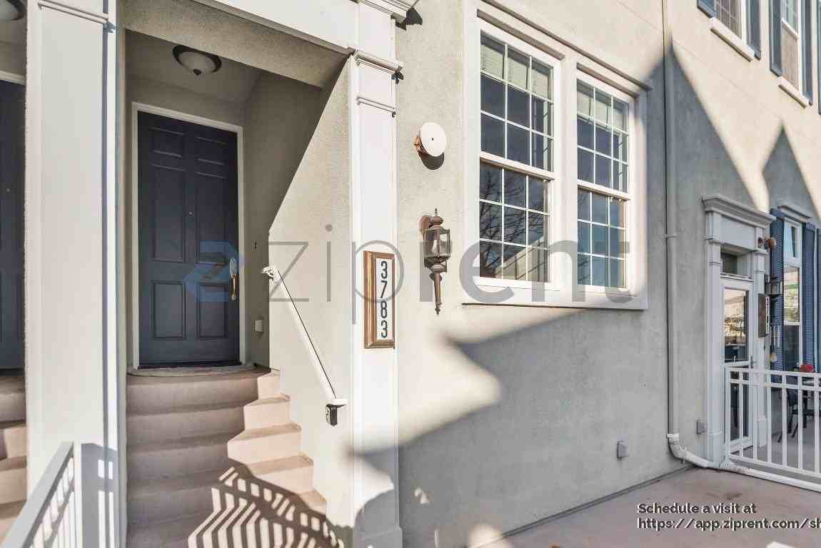 3783 Dunmore Ln - Photo 4 of 25