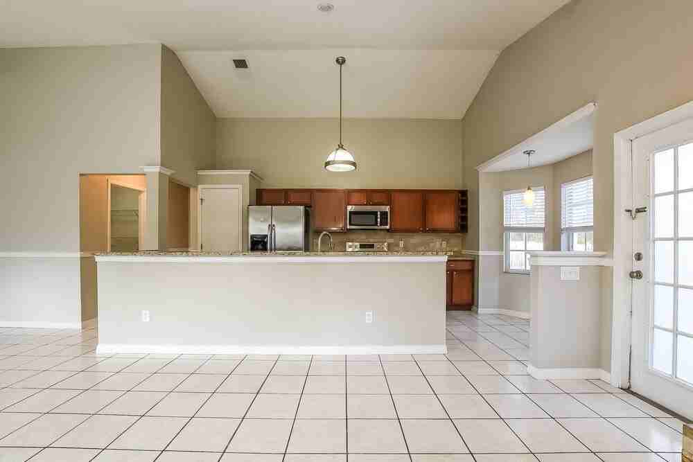 593 Brightview Dr - Photo 4 of 16