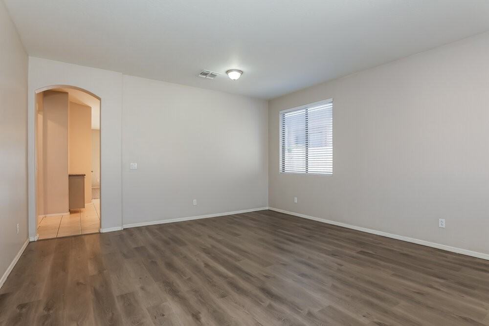 2427 E Glass Ln - Photo 3 of 16