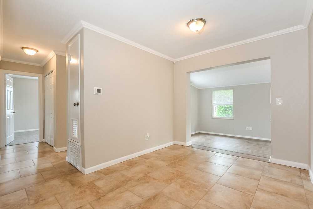 1094 Whitewood Dr - Photo 4 of 16