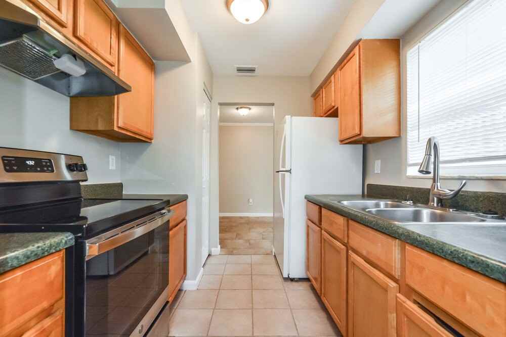 1094 Whitewood Dr - Photo 6 of 16