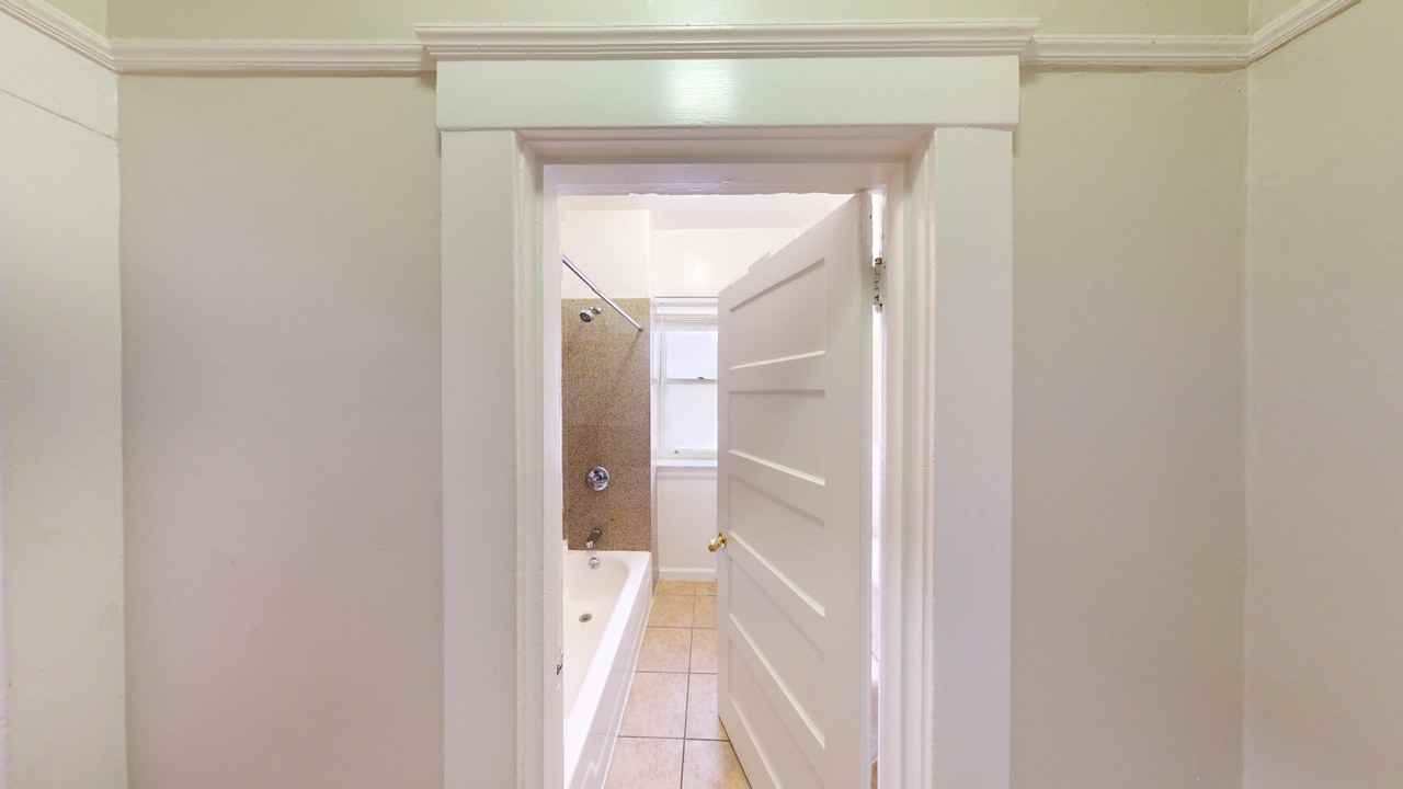 1050 Post Street - Photo 3 of 4