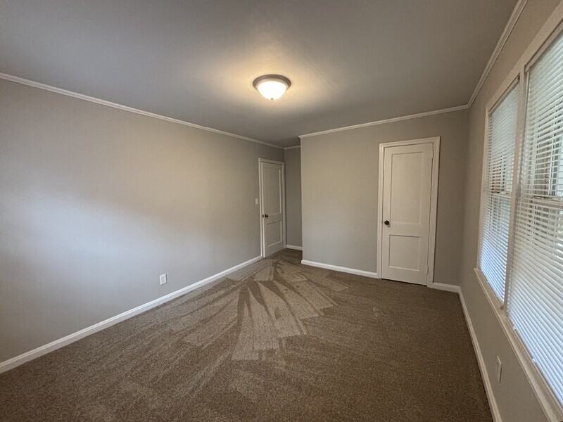 718 Trout St Ne - Photo 6 of 18