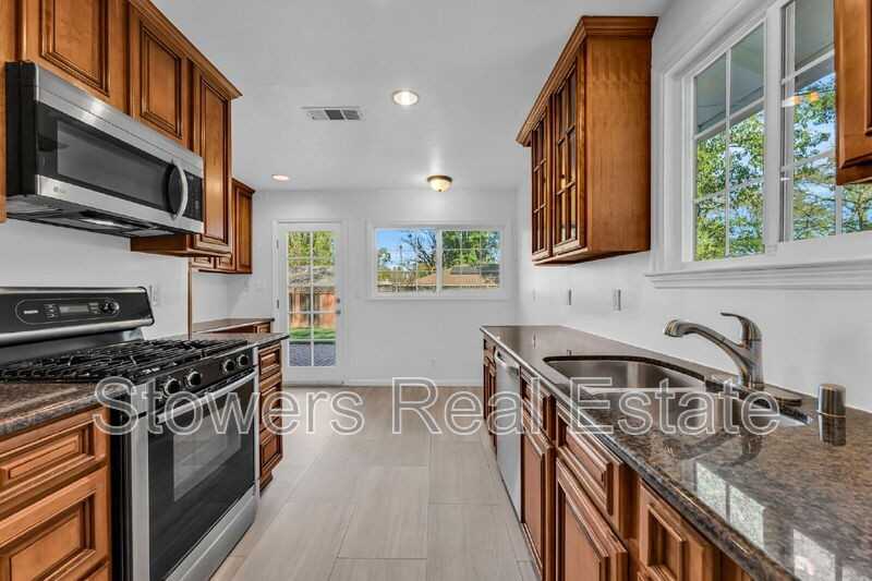 1718 Mary Dr - Photo 7 of 22