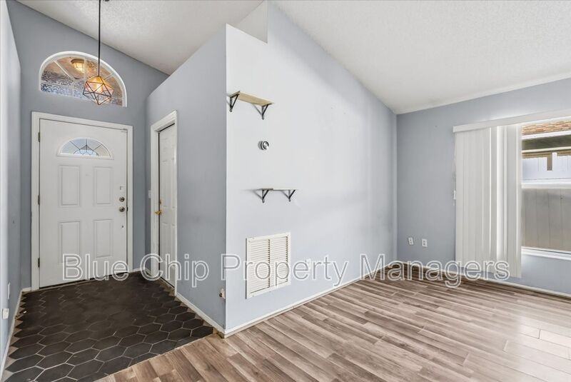 2229 Hannah Ln - Photo 2 of 30