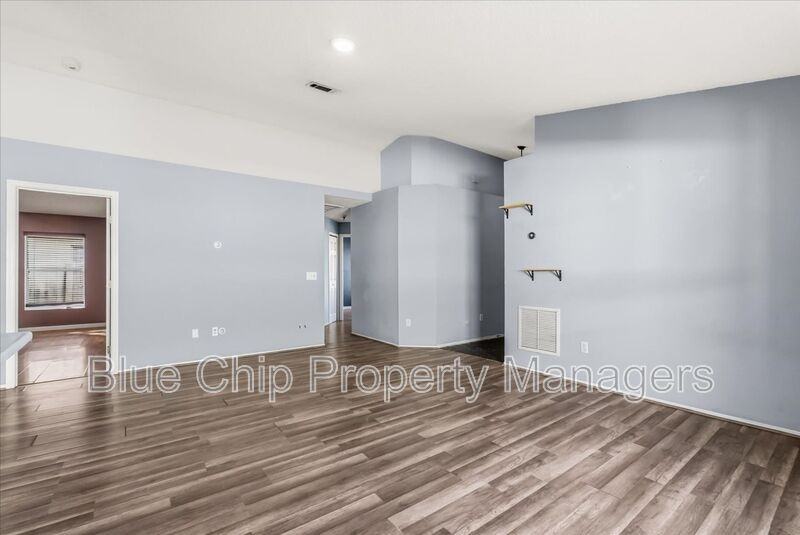 2229 Hannah Ln - Photo 5 of 30