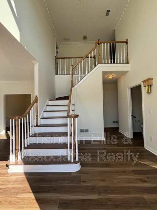 2972 Hampton Pl - Photo 3 of 21