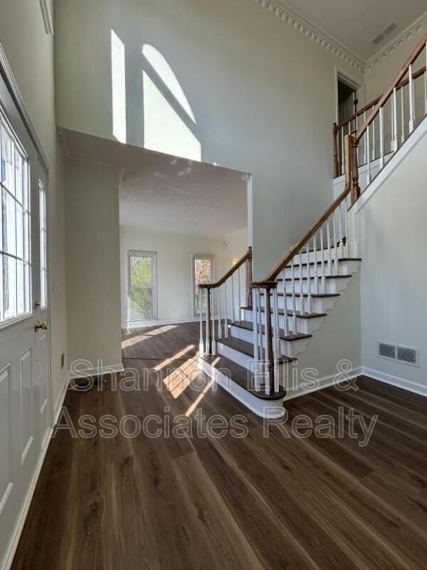 2972 Hampton Pl - Photo 4 of 21