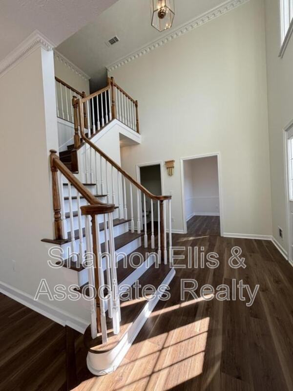 2972 Hampton Pl - Photo 5 of 21