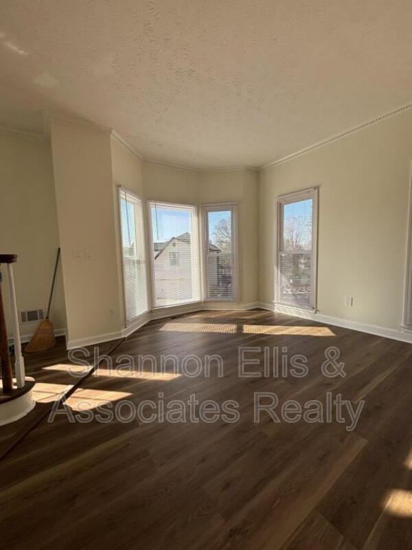 2972 Hampton Pl - Photo 7 of 21