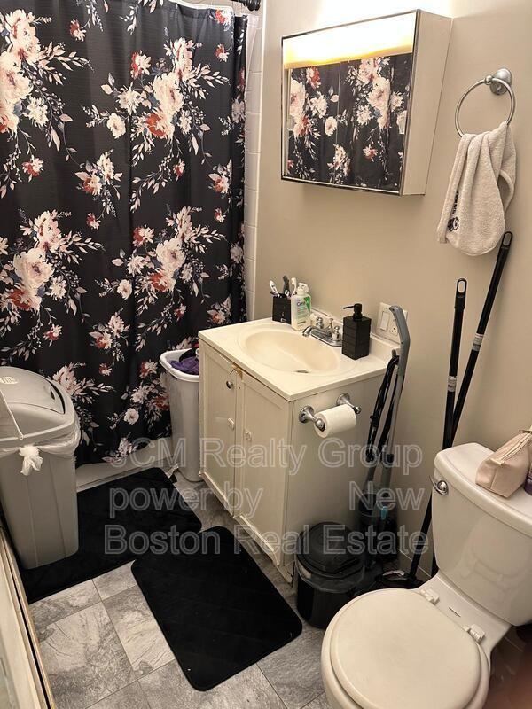 5 Irwin St - Photo 3 of 12