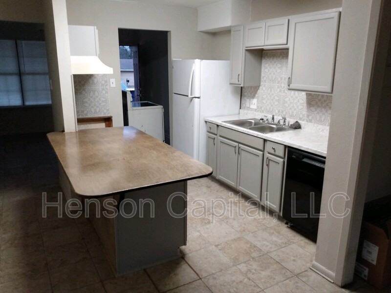 1212 S 1st St #1 - Photo 3 of 9