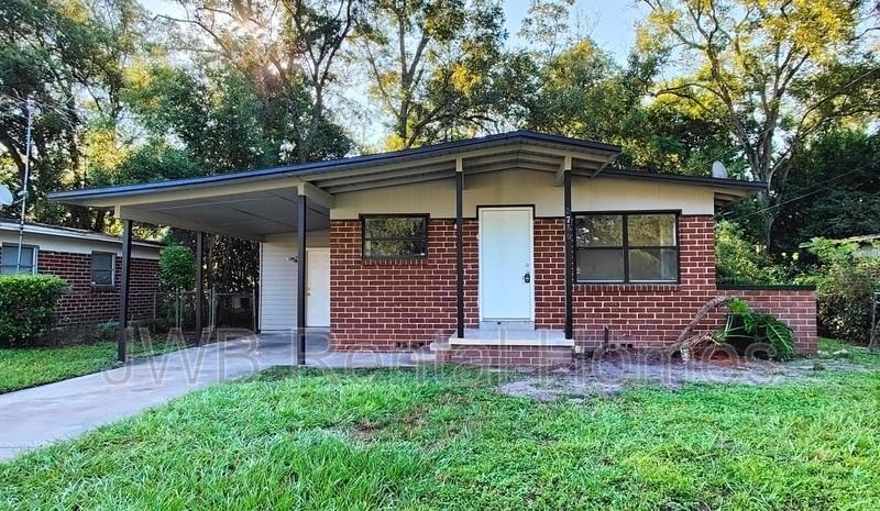 2750 Floradale Dr S - Photo 2 of 10