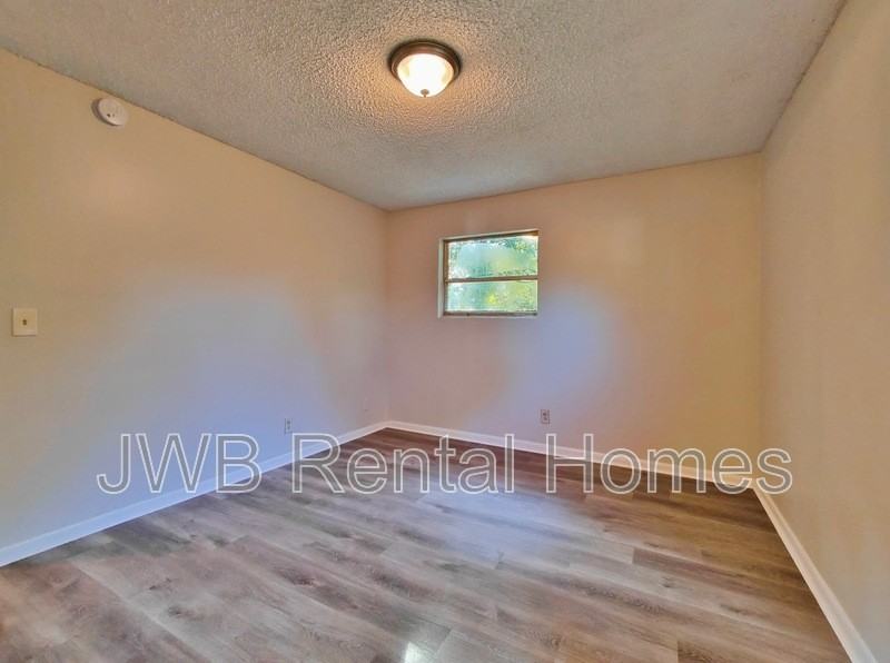 2750 Floradale Dr S - Photo 6 of 10