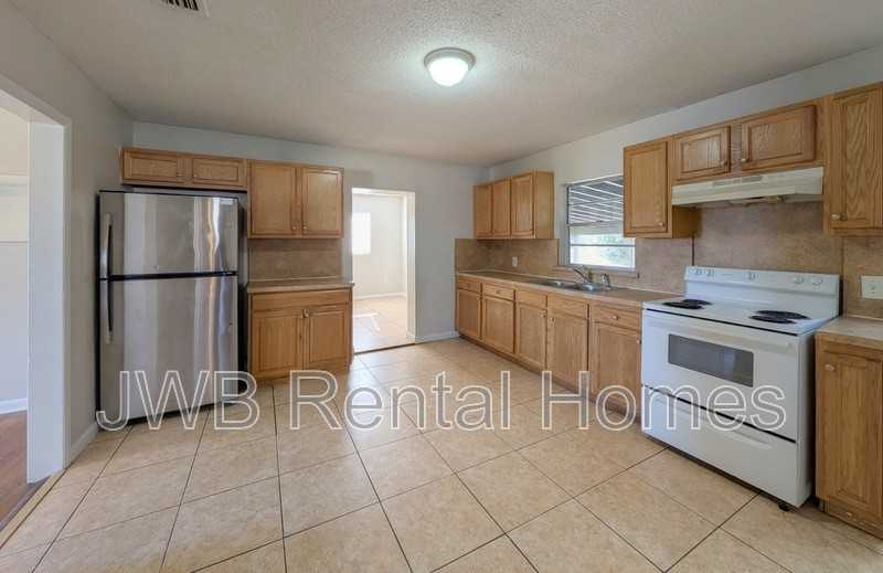 2334 Ribault Scenic Dr - Photo 4 of 17