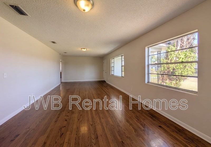 2334 Ribault Scenic Dr - Photo 5 of 17