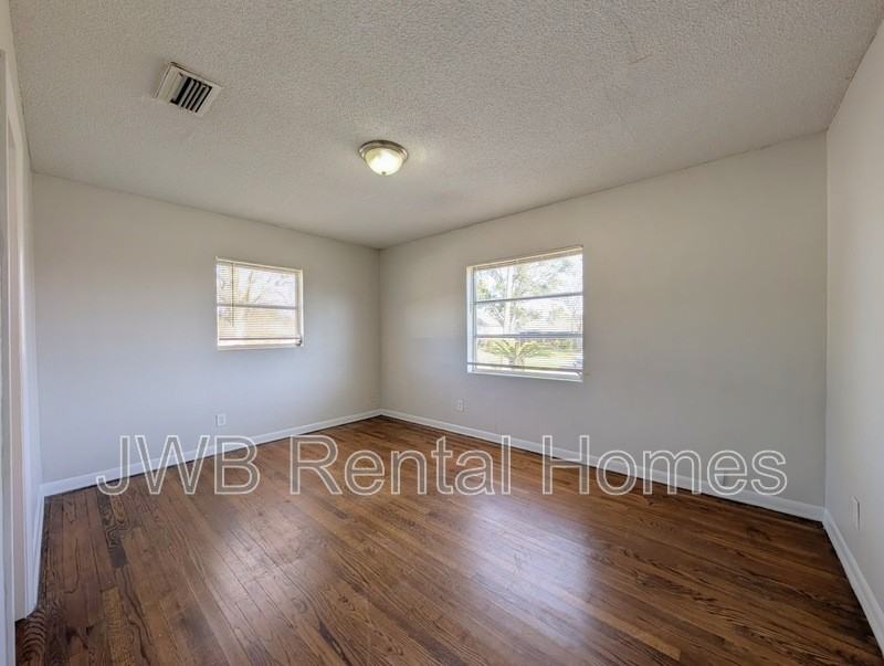 2334 Ribault Scenic Dr - Photo 6 of 17