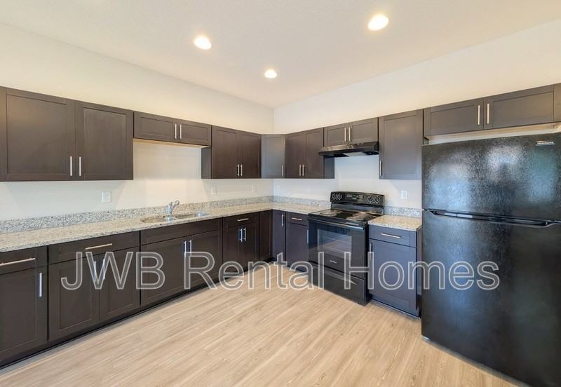 6048 Carolines Ct - Photo 4 of 18