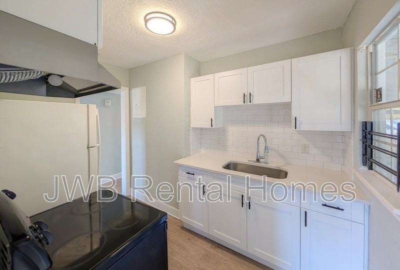 3037 Imperial St - Photo 4 of 15