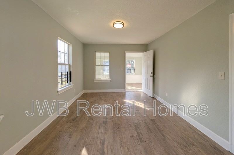 3037 Imperial St - Photo 6 of 15