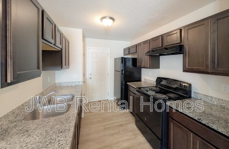 3259 Lenox Ave - Photo 4 of 16