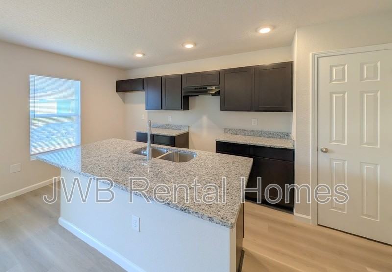 9212 8th Ave - Photo 4 of 18