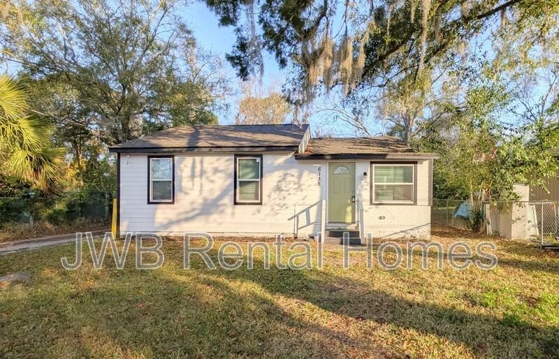 6135 Lynnwood Ave - Photo 2 of 14