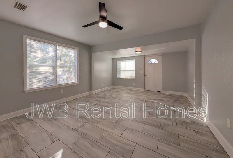 6135 Lynnwood Ave - Photo 6 of 14