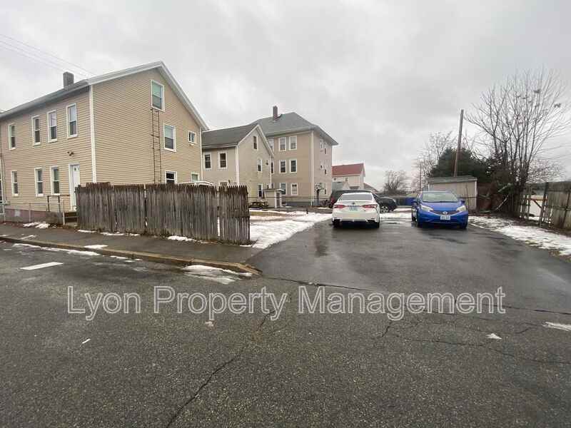 415 Weeden St #2 - Photo 3 of 14