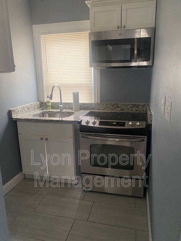 415 Weeden St #2 - Photo 4 of 14