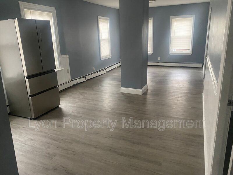 415 Weeden St #2 - Photo 7 of 14