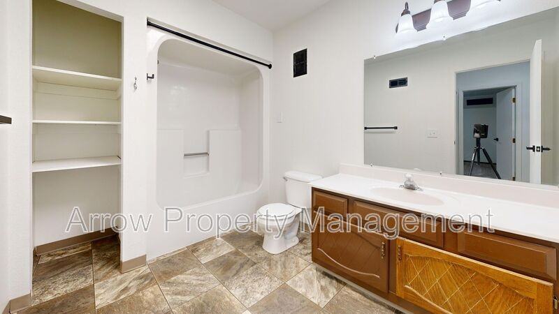 203 E Arbor Ave - Photo 4 of 10