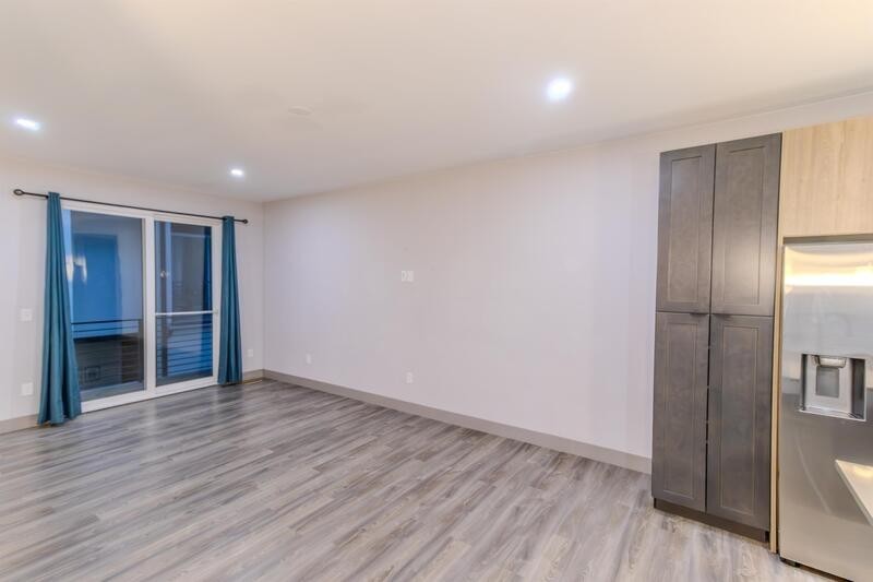 1567 King St - Photo 2 of 10