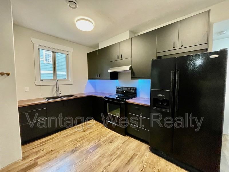 2066 - Photo 2 of 24