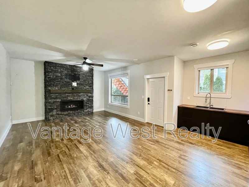 2066 - Photo 5 of 24