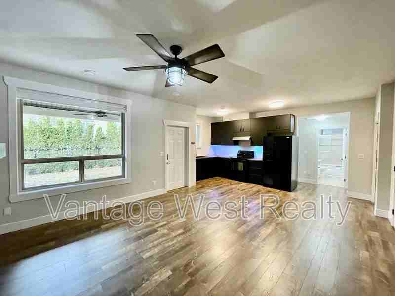 2066 - Photo 6 of 24