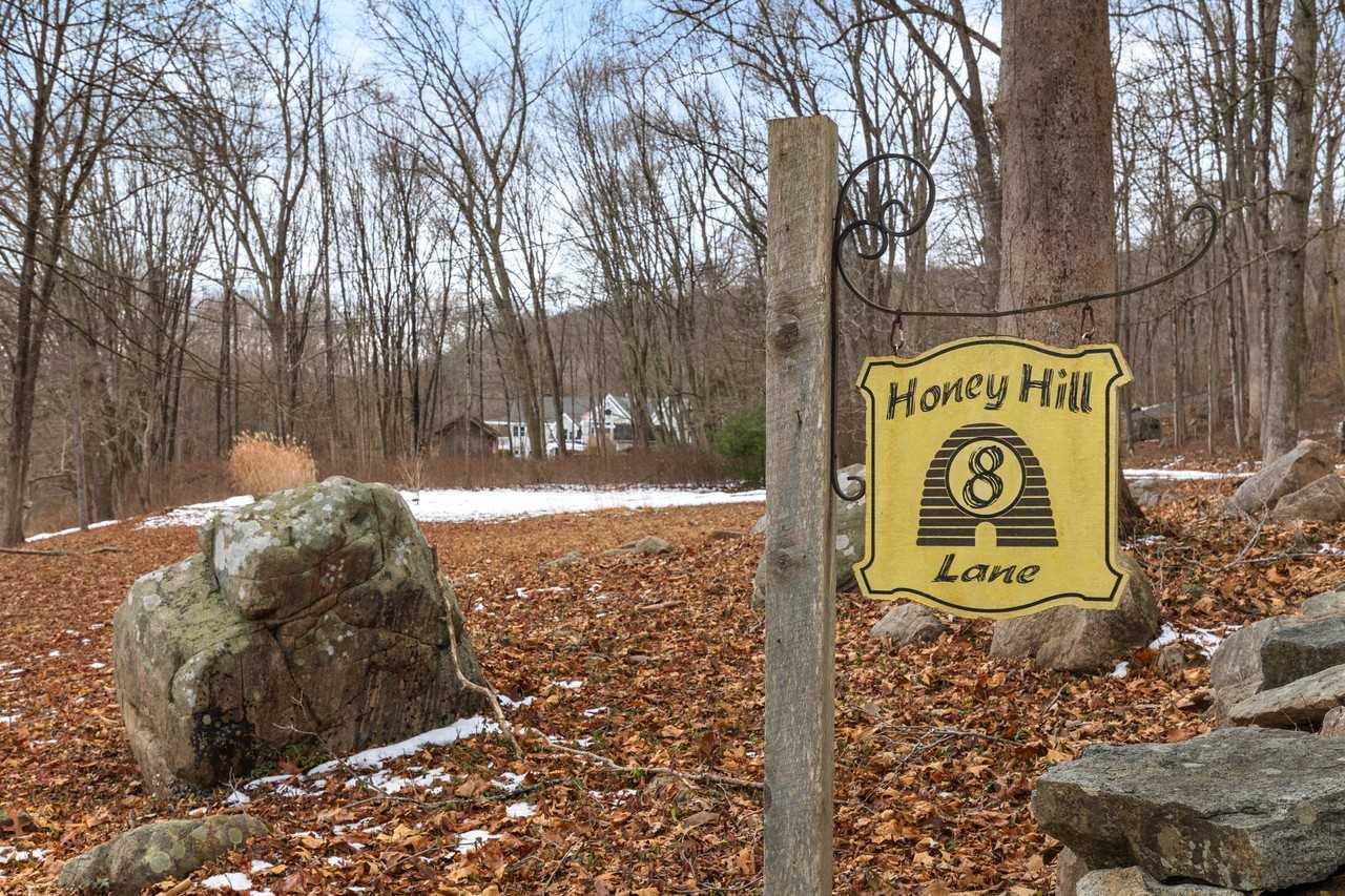 8 Honey Hill Lane - Photo 2 of 27