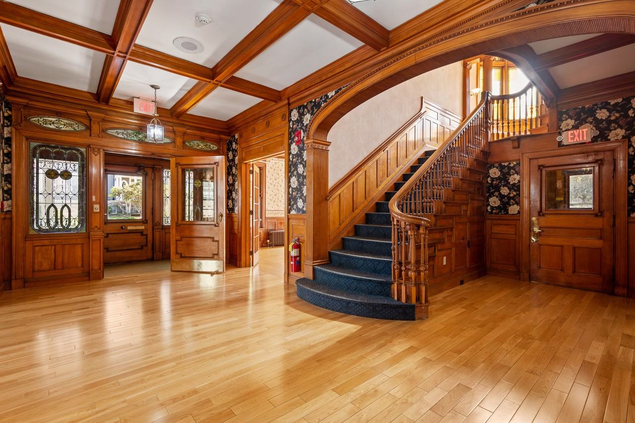 7 Oak Street - Photo 4 of 20